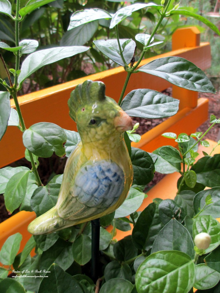 plant pokes https://lolajack.jp.net/diy-project-plant-pokes-from-vintage-salt-pepper-shakers/