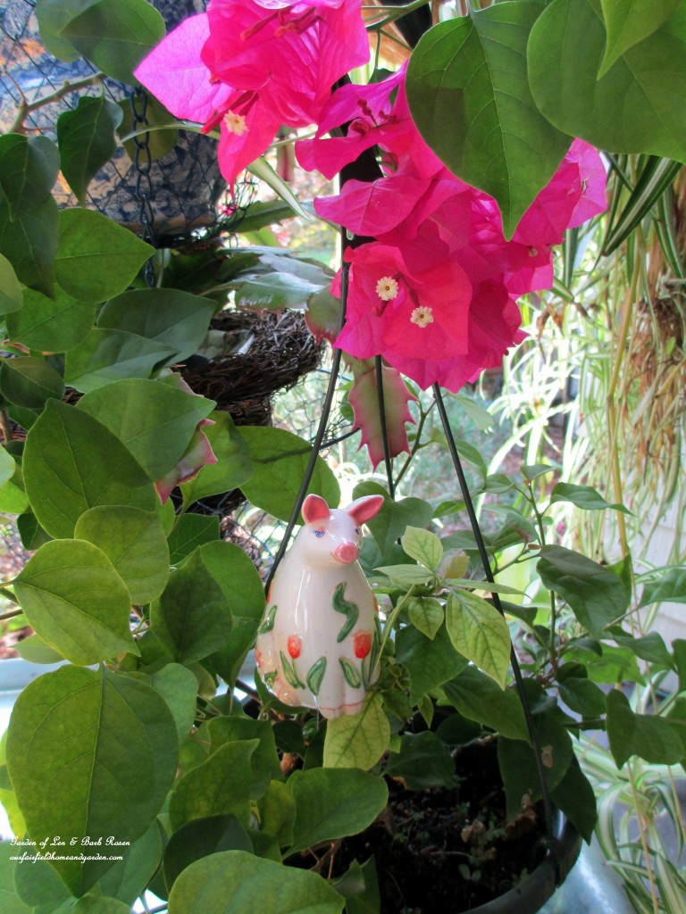 plant pokes https://lolajack.jp.net/diy-project-plant-pokes-from-vintage-salt-pepper-shakers/