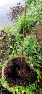 planter diy https://lolajack.jp.net/diy-project-build-your-own-tipsy-pots-planter/