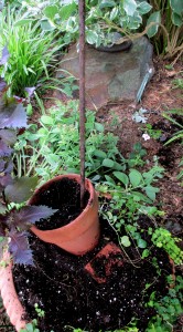 planter diy https://lolajack.jp.net/diy-project-build-your-own-tipsy-pots-planter/