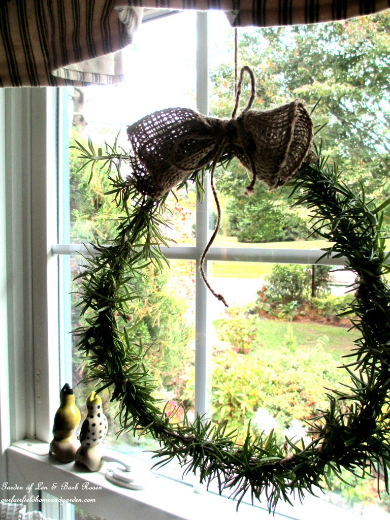 Make a Rosemary Wreath https://lolajack.jp.net/diy-project-make-a-fresh-rosemary-wreath/