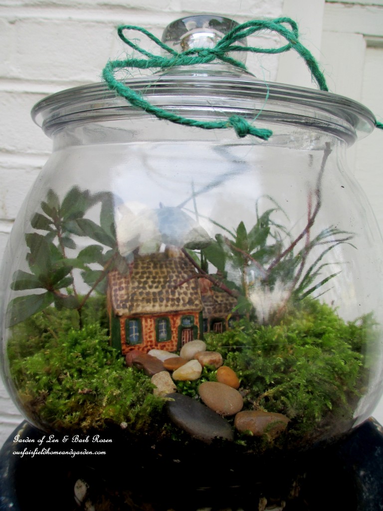 Terrarium DIY https://lolajack.jp.net/diy-project-design-a-rustic-cottage-getaway-in-a-terrarium/