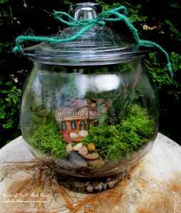 Terrarium DIY https://lolajack.jp.net/diy-project-design-a-rustic-cottage-getaway-in-a-terrarium/
