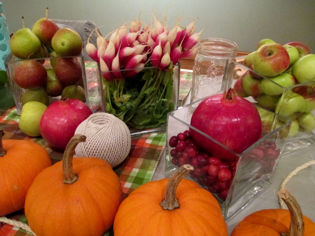 https://lolajack.jp.net/happy-thanksgiving-make-a-cornucopia-of-fresh-fruit-flowers-for-a-centerpiece/