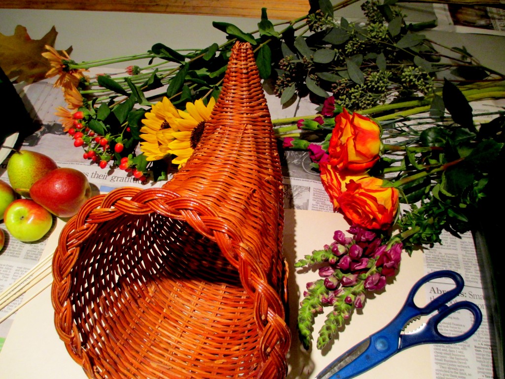 https://lolajack.jp.net/happy-thanksgiving-make-a-cornucopia-of-fresh-fruit-flowers-for-a-centerpiece/