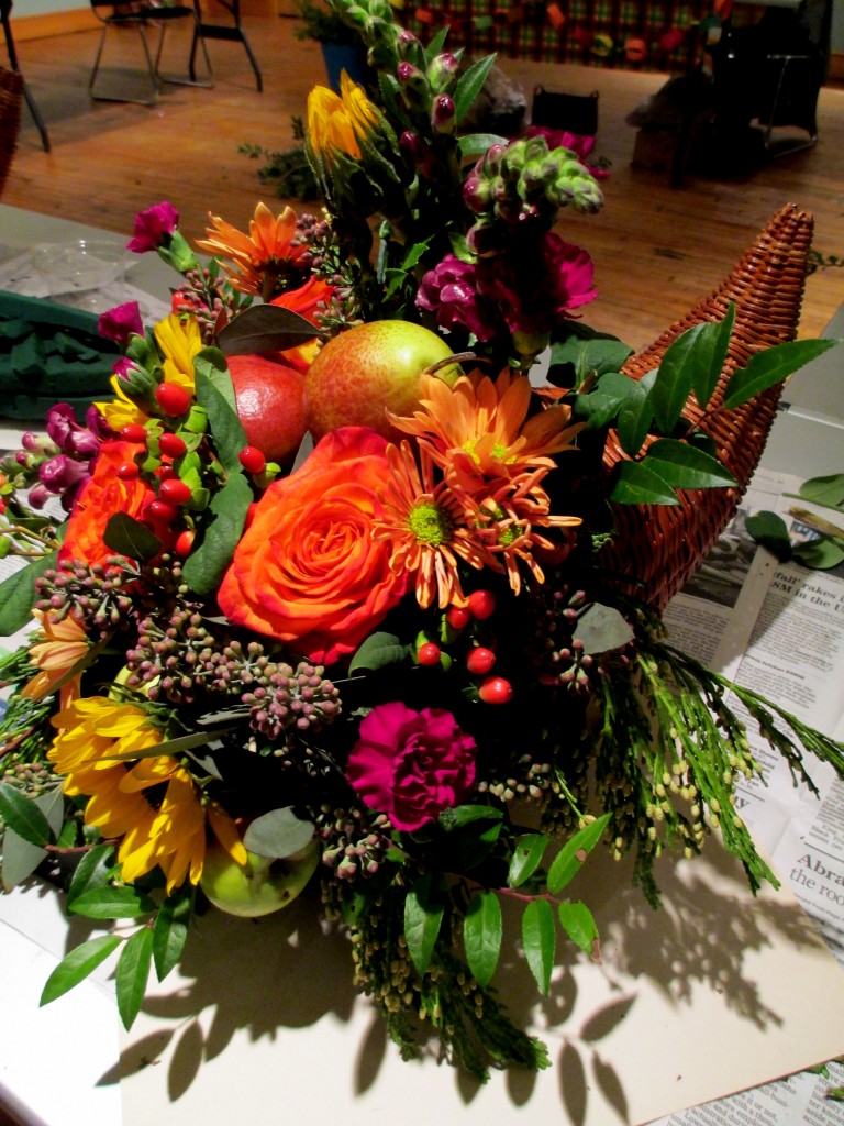 https://lolajack.jp.net/happy-thanksgiving-make-a-cornucopia-of-fresh-fruit-flowers-for-a-centerpiece/