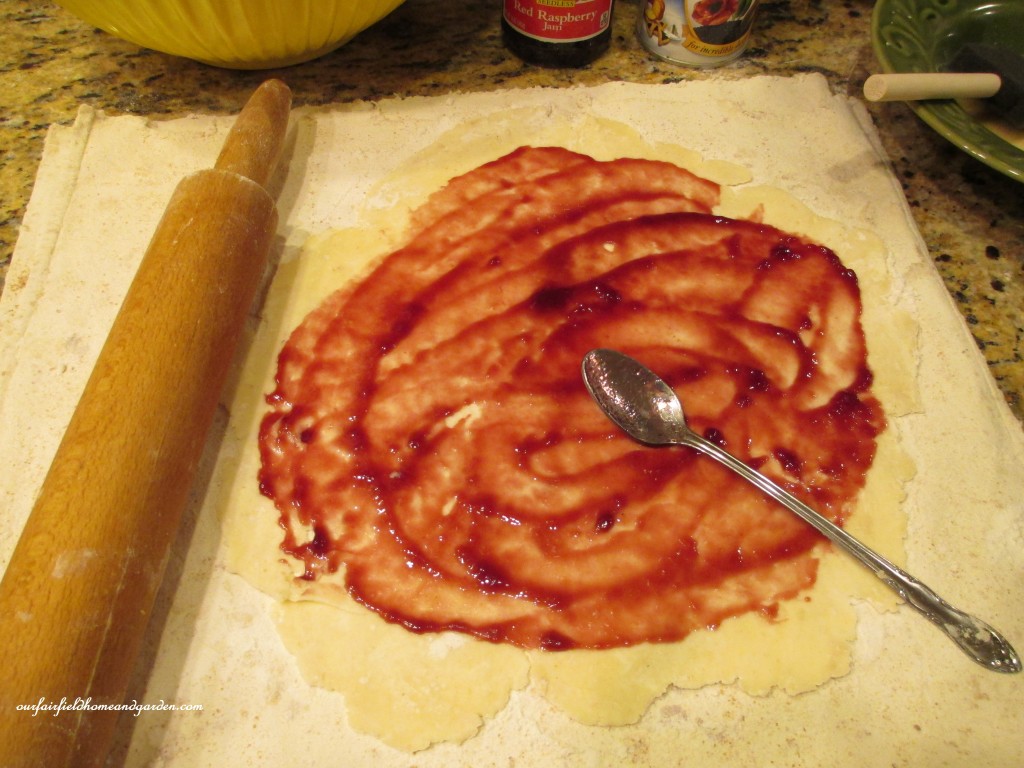 spread jam thinly with the back of a spoon onto the dough https://lolajack.jp.net/chanukah-recipes-to-die-for/