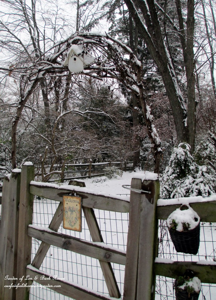 Back fence arbor https://lolajack.jp.net/winter-wonderland-it-finally-snowed/