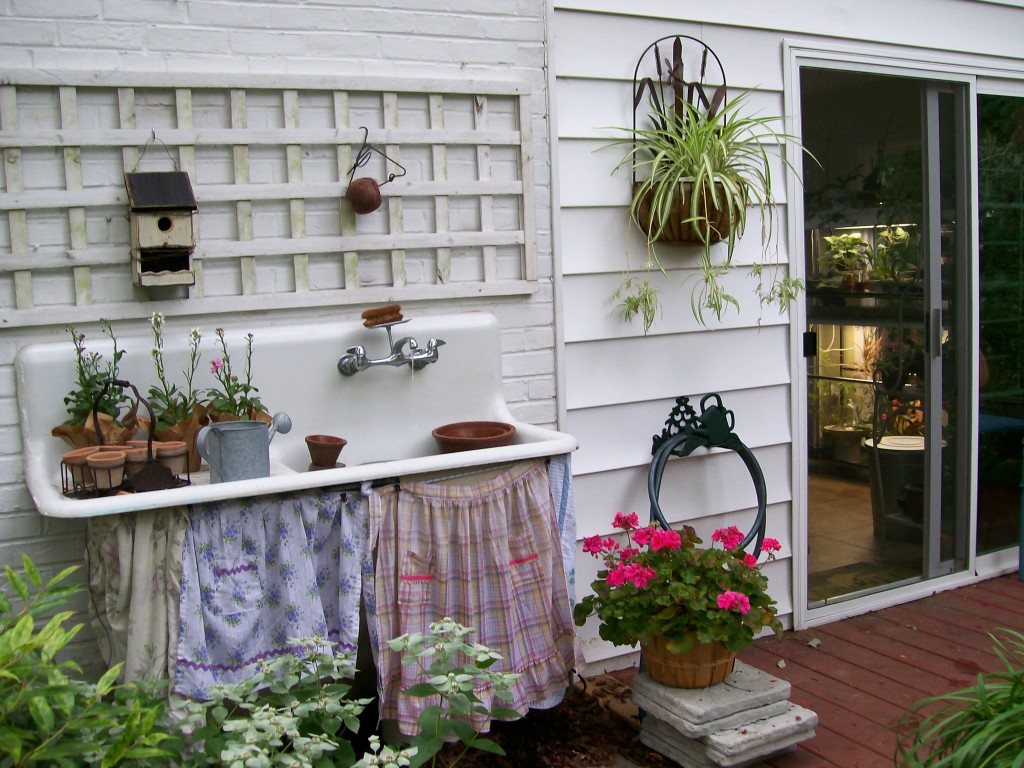 Outside the Garden Room ~ deck and potting sink https://lolajack.jp.net/my-winter-sanctuary-scenes-from-a-garden-room/