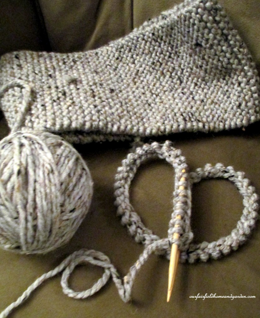 Knitting needles curled up into a heart when I put them down! https://lolajack.jp.net/be-my-valentine-valentine-decor/