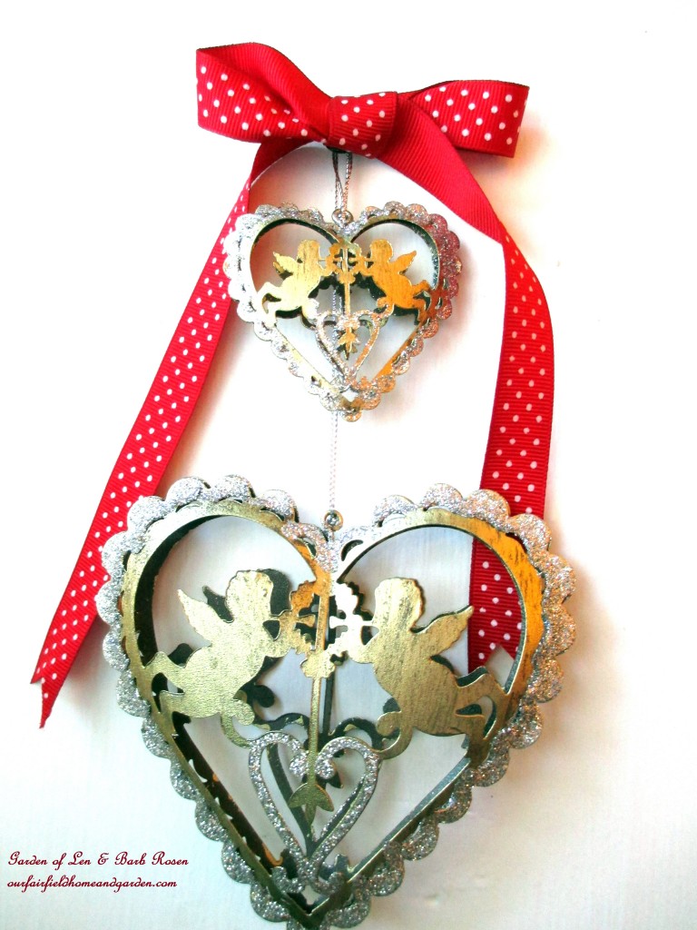 hanging hearts https://lolajack.jp.net/be-my-valentine-valentine-decor/
