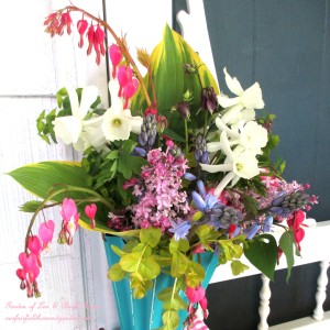 ~ May Day Basket ~ https://lolajack.jp.net/diy-project-gather-flowers-for-a-may-day-basket/