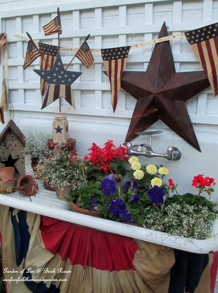 Red, white and blue flowers in the potting sink! https://lolajack.jp.net/happy-4th-of-july-patriotic-potting-sink/