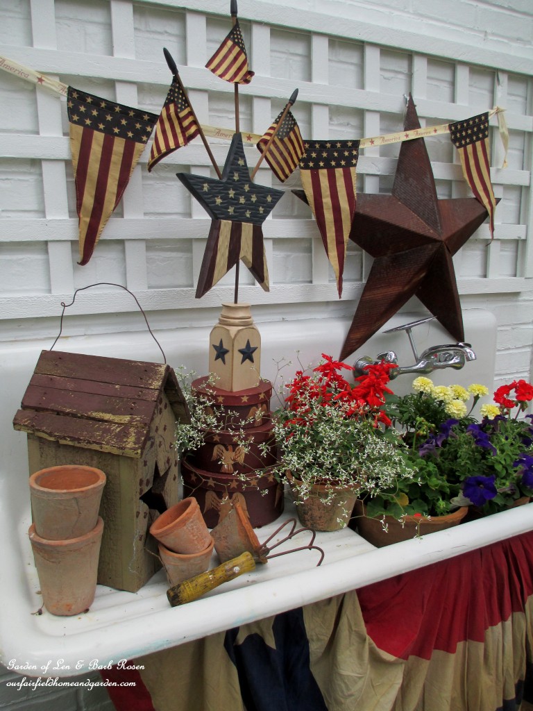 The Fourth of July dressing of our vintage potting sink. https://lolajack.jp.net/happy-4th-of-july-patriotic-potting-sink/