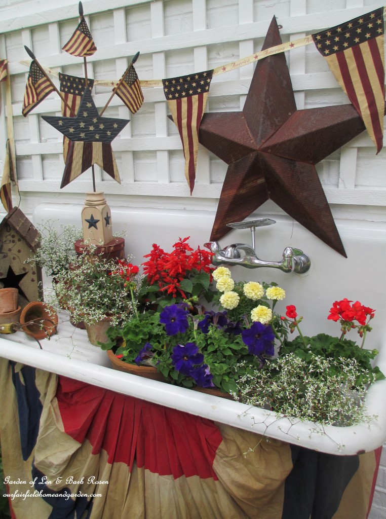 Tea stained banner and drape for a vintage sink. https://lolajack.jp.net/happy-4th-of-july-patriotic-potting-sink/