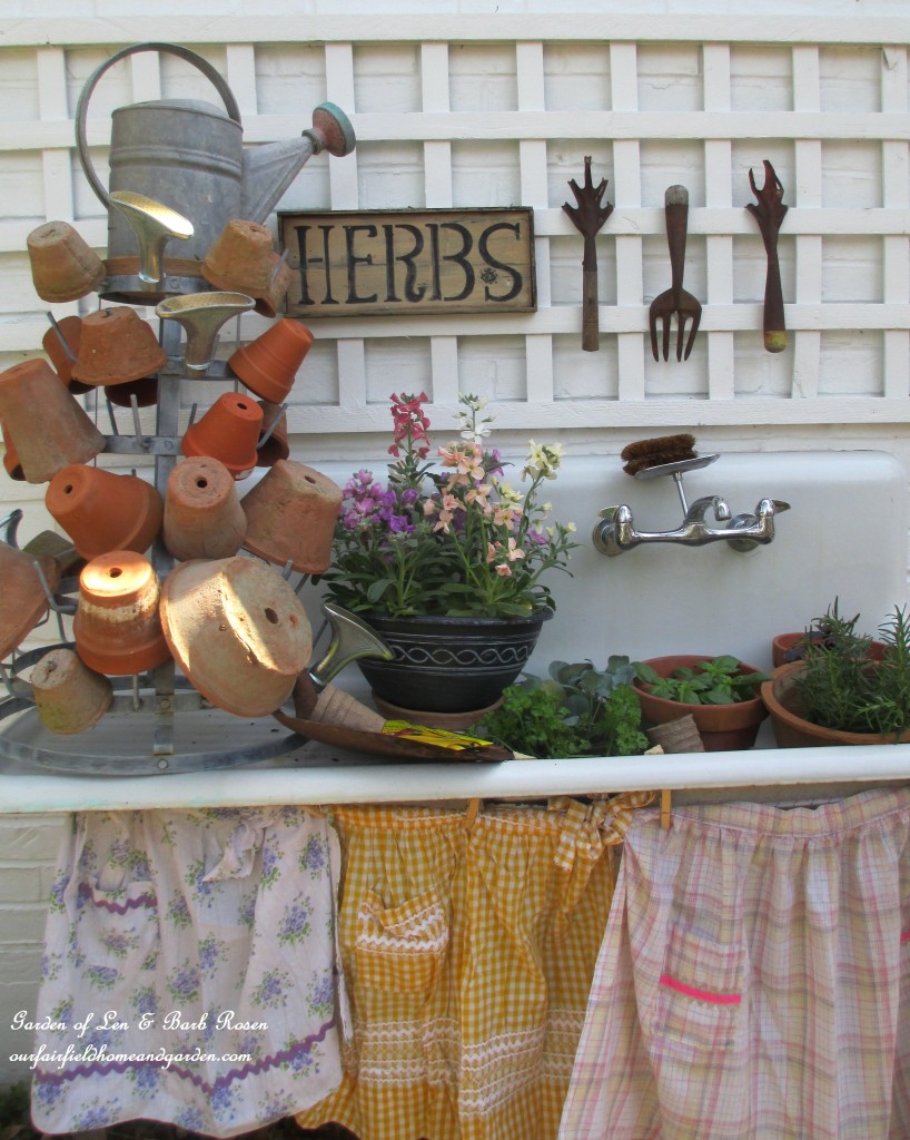potting bench https://lolajack.jp.net/its-about-blooming-time-spring-potting-time/