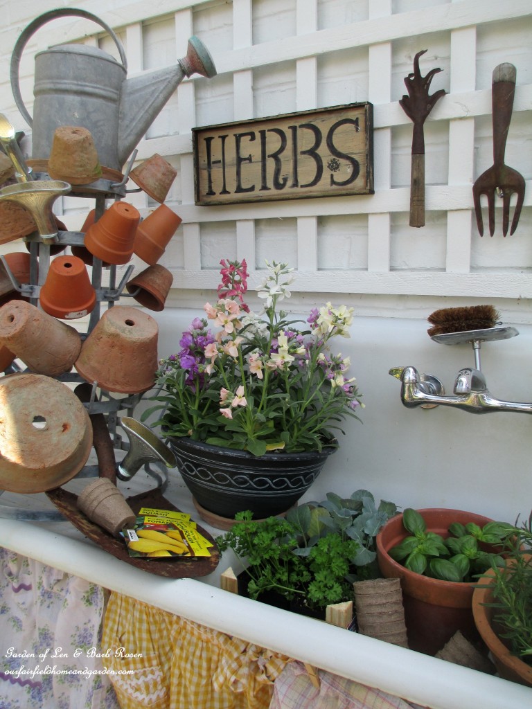 potting bench https://lolajack.jp.net/its-about-blooming-time-spring-potting-time/