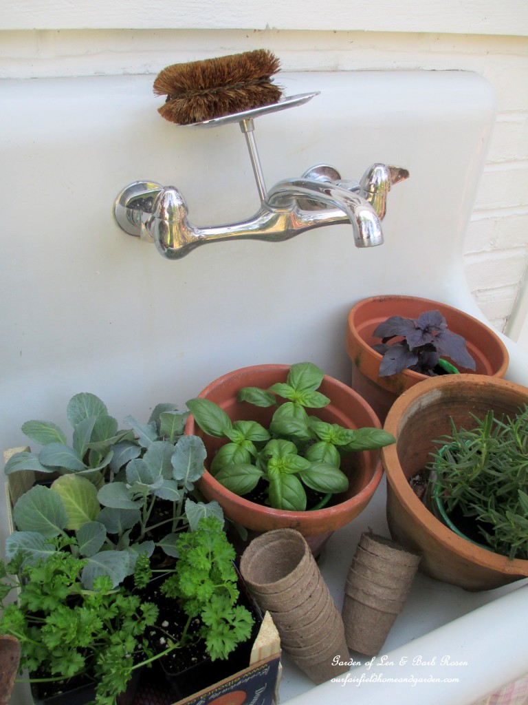 potting bench https://lolajack.jp.net/its-about-blooming-time-spring-potting-time/