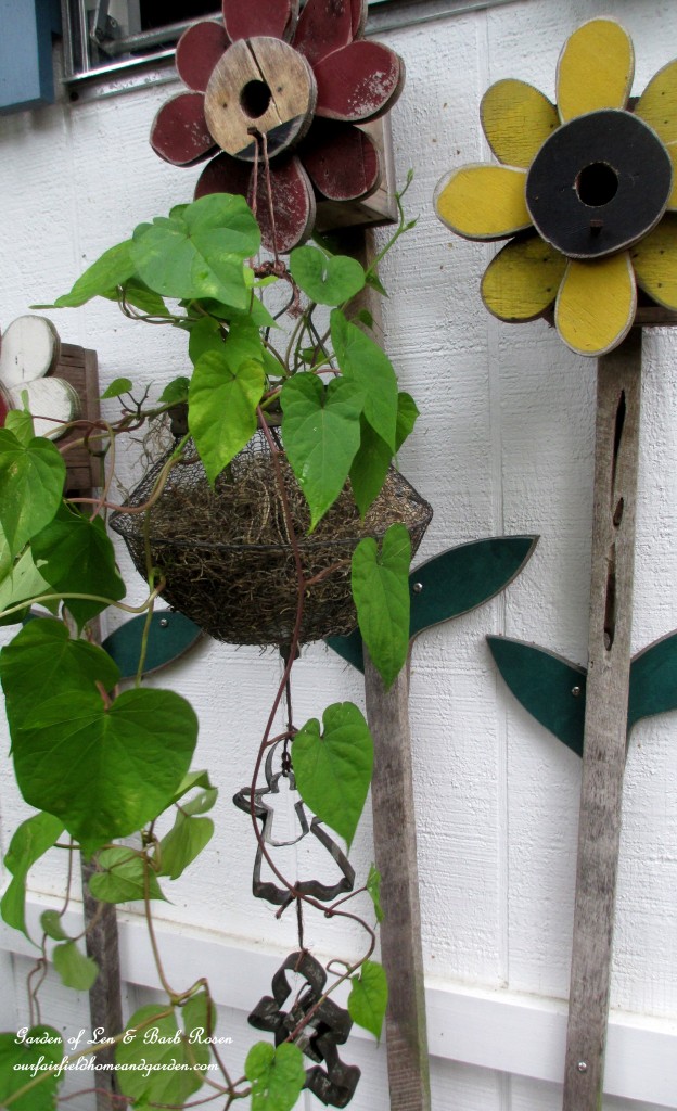 vintage garden accents https://lolajack.jp.net/kitschy-kitchen-garden-accents/