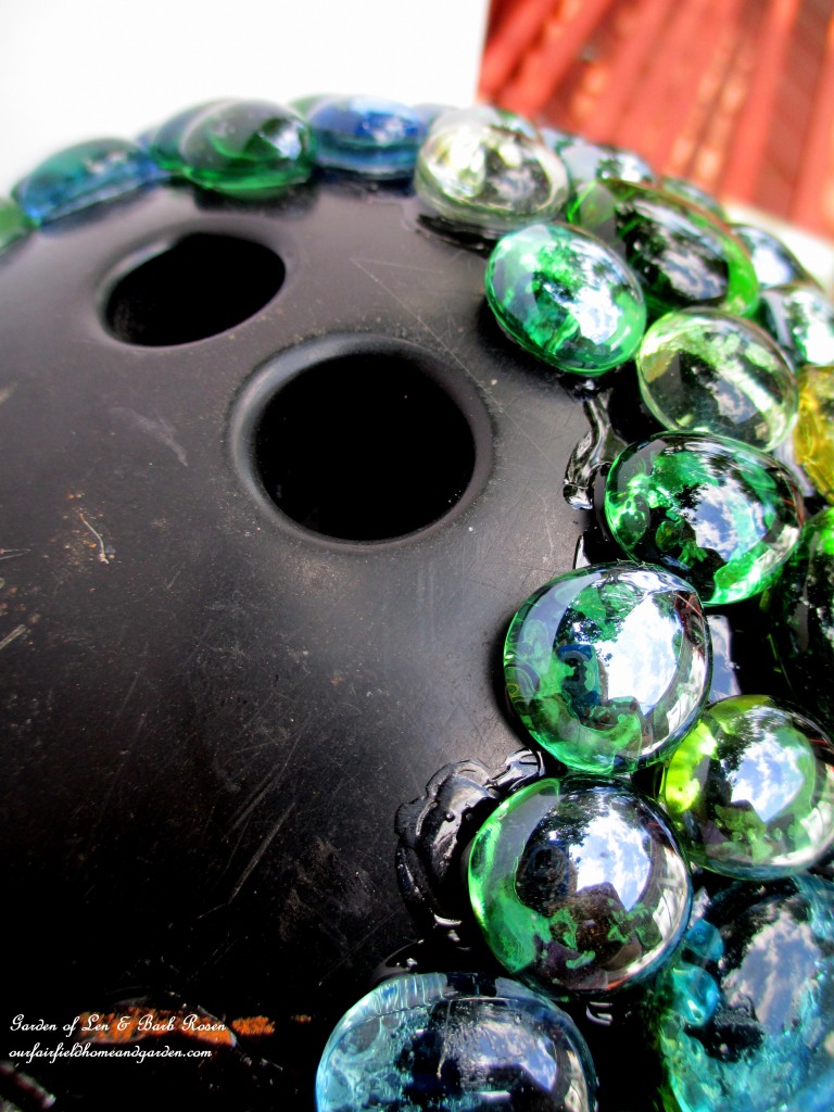 Bowling Ball Garden Accent https://lolajack.jp.net/diy-project-bowling-ball-garden-accent/