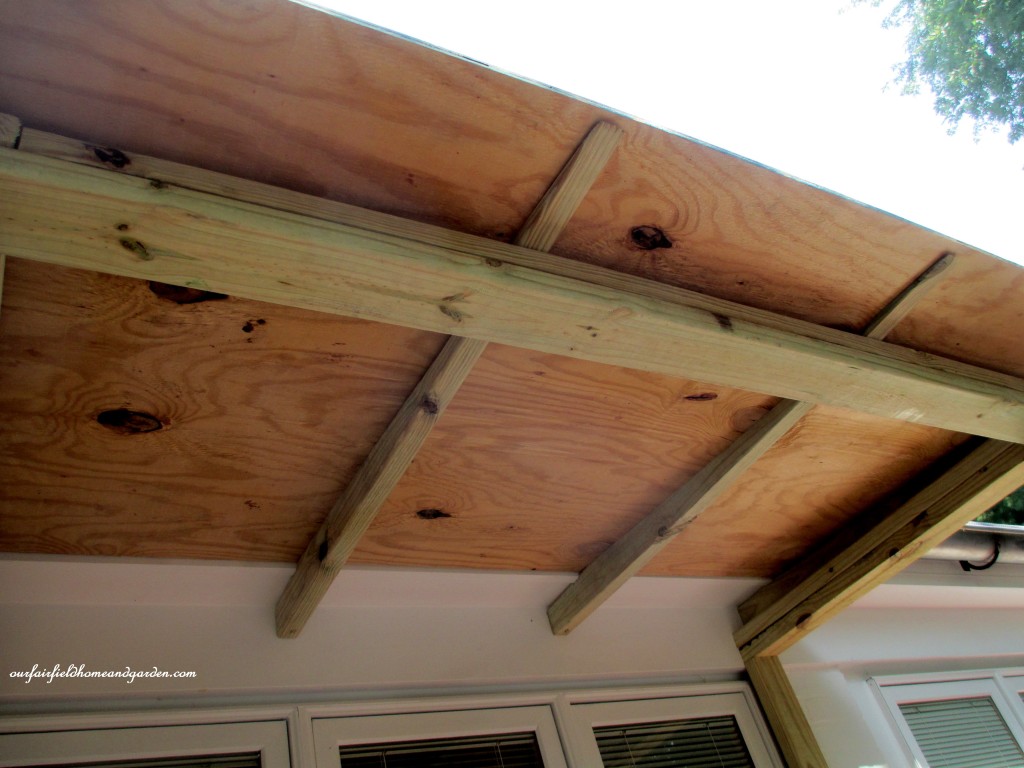 Catio https://lolajack.jp.net/build-a-catio-a-tiny-screen-house-for-kitty-cats/
