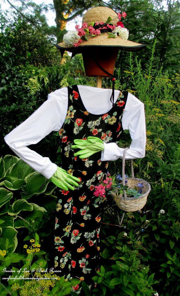 Pretty Scarecrow https://lolajack.jp.net/diy-project-wood-scrap-scarecrow-my-garden-maiden/