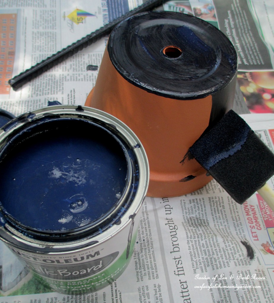 Paint the flower pot base https://lolajack.jp.net/diy-project-bowling-ball-garden-accent/