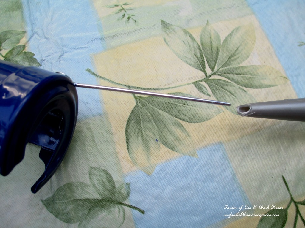 Caulking the planter https://lolajack.jp.net/diy-windowsill-windowboxes/