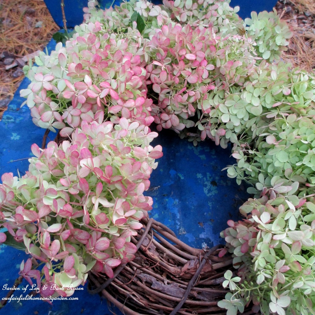 Making a Hydrangea wreath https://lolajack.jp.net/diy-free-fall-wreath-using-hydrangeas/