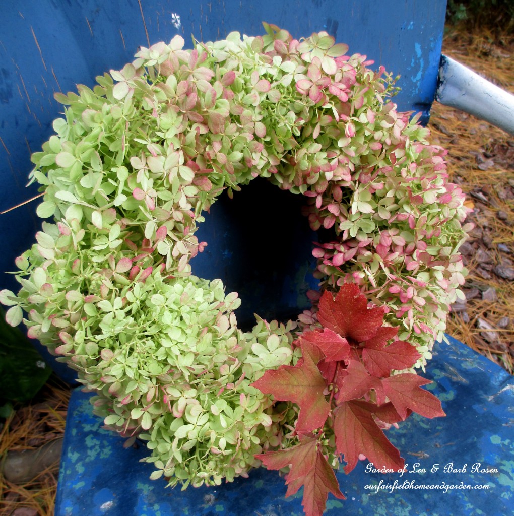 Hydrangea Wreath https://lolajack.jp.net/diy-free-fall-wreath-using-hydrangeas/