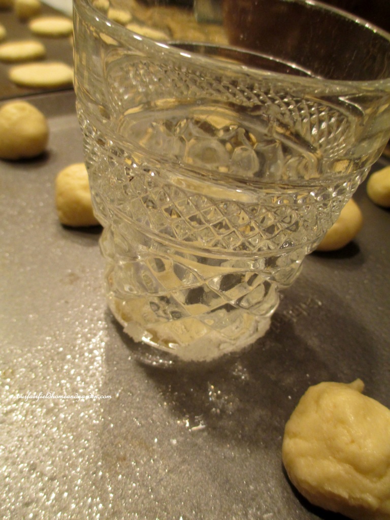 Easy Sugar Cookies https://lolajack.jp.net/easy-sugar-cookies-no-rolling-or-cutting/
