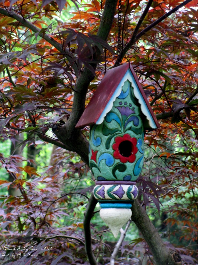 Colorful Carved Birdhouse https://lolajack.jp.net/unexpected-garden-accents/