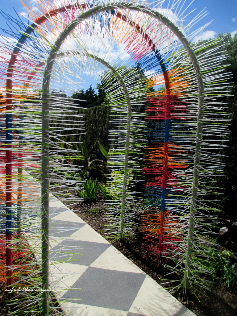 Zip Tie Arbor https://lolajack.jp.net/unexpected-garden-accents/