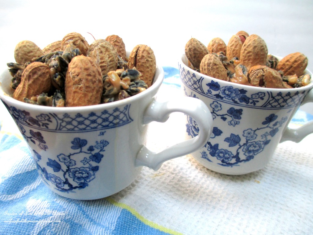 Teacups filled with suet mix. https://lolajack.jp.net/birdfeeders-use-what-you-have/