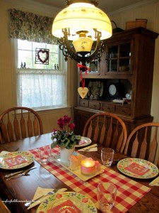 Sweet and simple Valentine's Day Decor https://lolajack.jp.net/be-my-valentine-win-an-amaryllis/