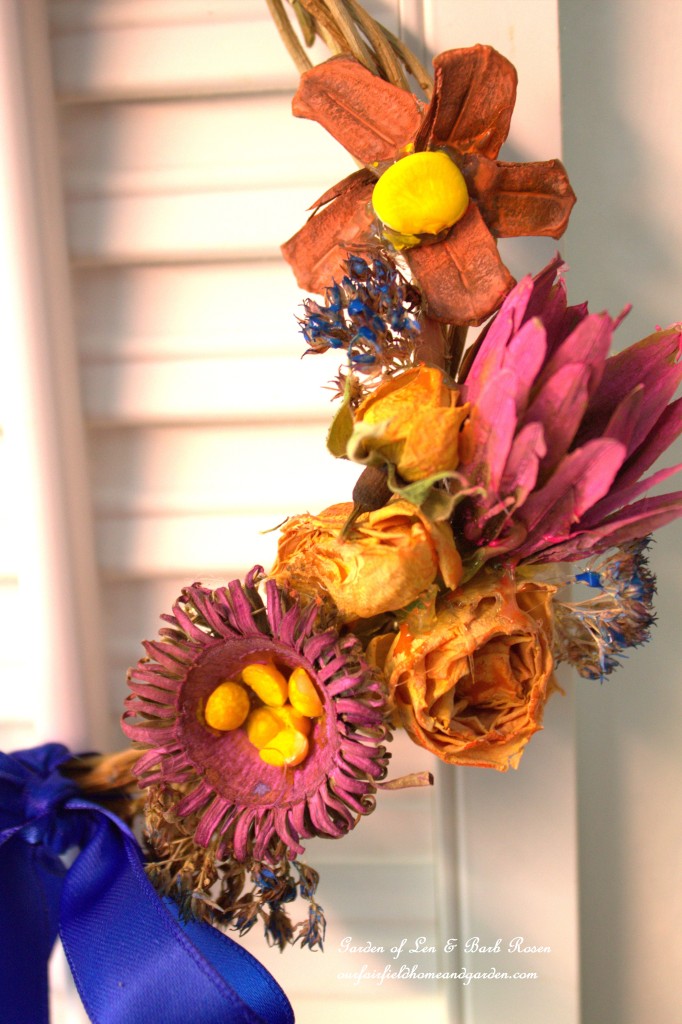 Natural materials wreath enhanced with watercolors. https://lolajack.jp.net/diy-spring-wreaths/