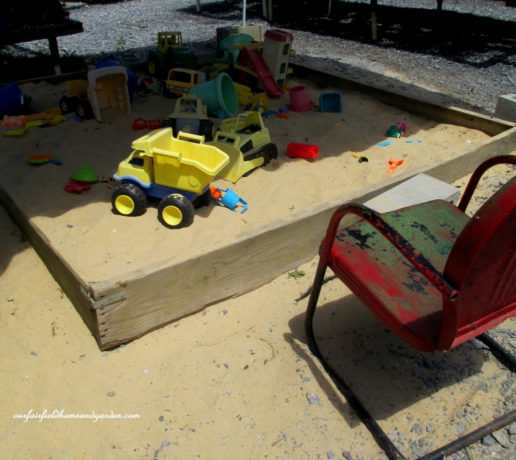 Groff's even has a sand box if the kids get bored! https://lolajack.jp.net/road-trip-lancaster-county-greenhouses/