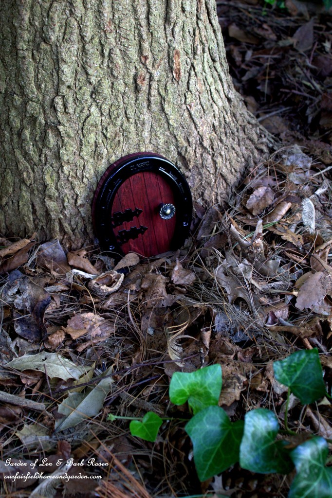 Horseshoe Fairy Door https://lolajack.jp.net/diy-horseshoe-fairy-door/
