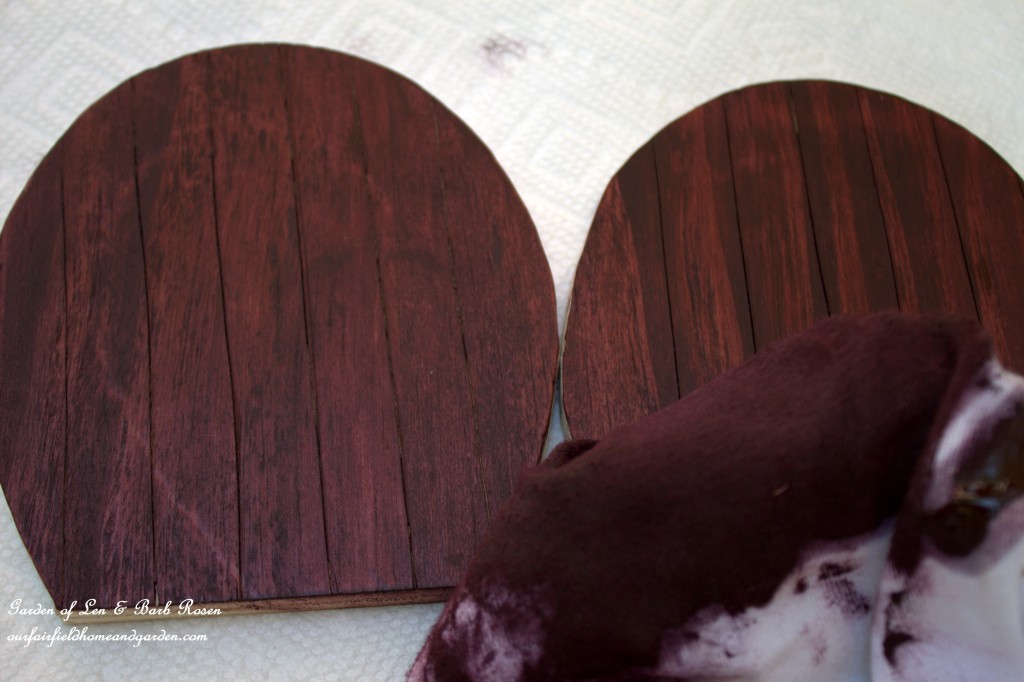 Horseshoe Fairy Door https://lolajack.jp.net/diy-horseshoe-fairy-door/