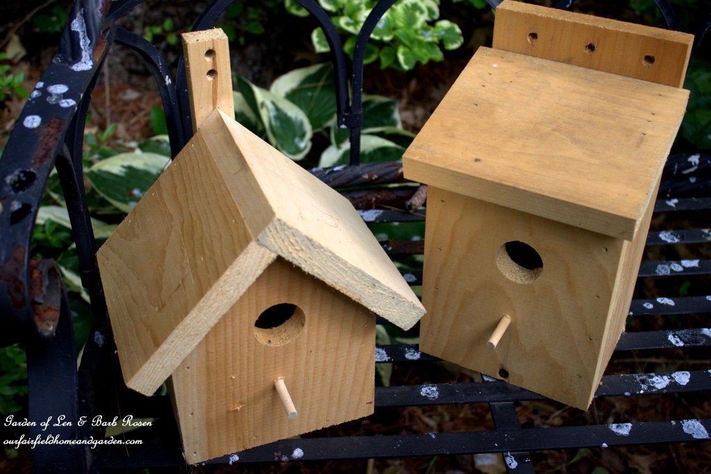 DIY Greenroof Birdhouses https://lolajack.jp.net/diy-easy-greenroof-birdhouses/