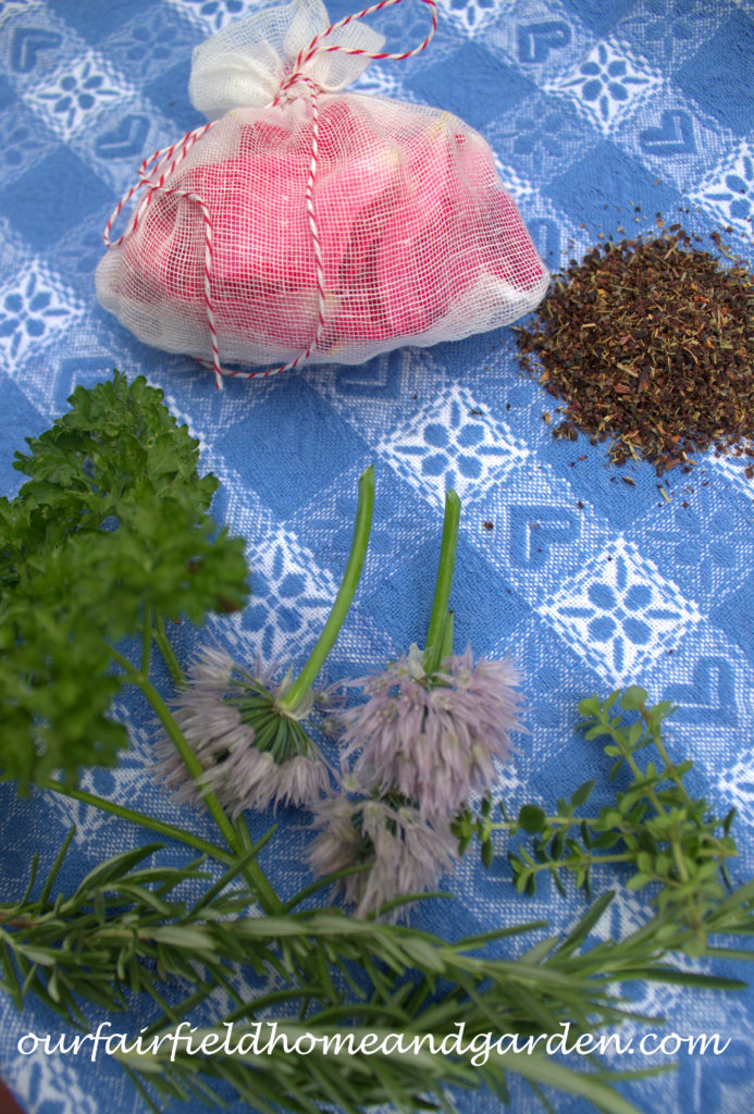 Cheesecloth in the Garden https://lolajack.jp.net/cheesecloth-uses-in-the-garden-practical-and-recyclable/