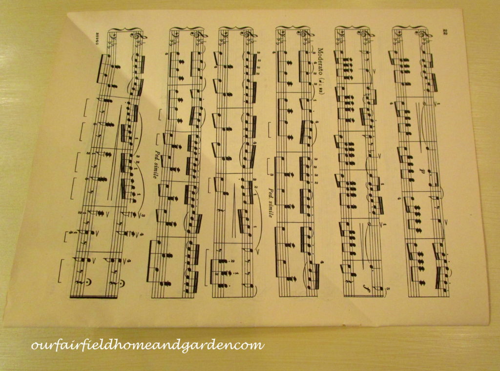 Music Sheet Christmas Tree https://lolajack.jp.net/diy-make-music-sheet-christmas-trees/