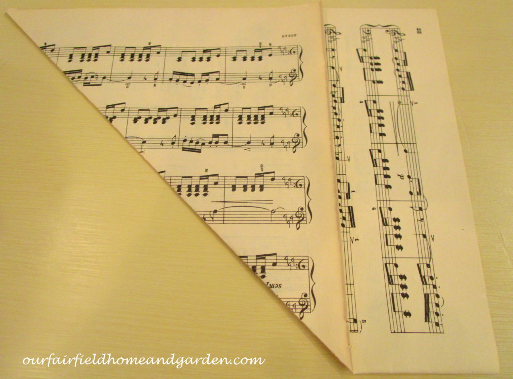 Music Sheet Christmas Tree https://lolajack.jp.net/diy-make-music-sheet-christmas-trees/