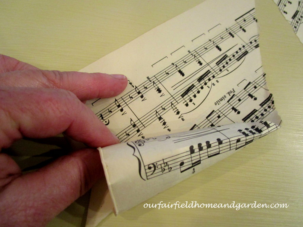 Music Sheet Christmas Tree https://lolajack.jp.net/diy-make-music-sheet-christmas-trees/