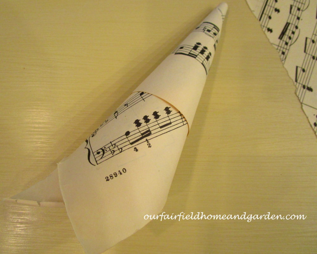 Music Sheet Christmas Tree https://lolajack.jp.net/diy-make-music-sheet-christmas-trees/